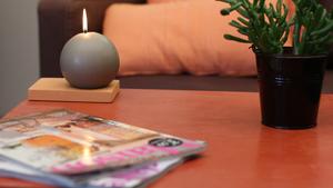 Table IKEA transformée grâce à l'application de l'enduit décoratif en béton ciré