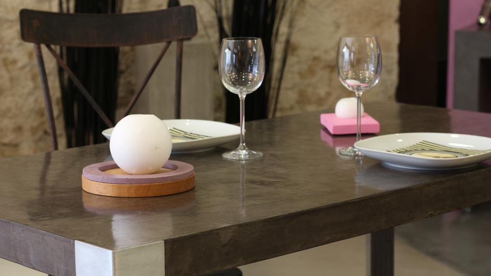 Table de salle à manger contemporaine en béton ciré