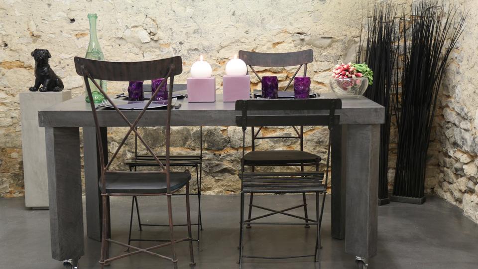 Table design sur-mesure en béton ciré