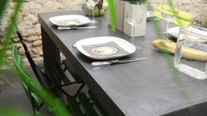 table-de-salle-a-manger-6personnes-en-beton-cire-resine-decorative-mobilier-sur-mesure-paris-les-betons-de-clara
