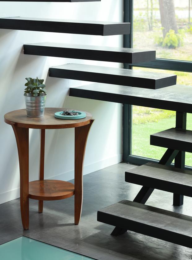 donnez-vie-a-votre-interieur-decoration-contemporaine-maison-moderne-escalier-en-beton-cire-loft-parisien
