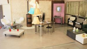 table-basse-de-salon-realisee-sur-mesure-plateau-de-table-en-beton-cire-monte-sur-roulette-style-loft-design-mobilier-tendance-maison-moderne-appartement-moderne-les-betons-de-clara.jpg