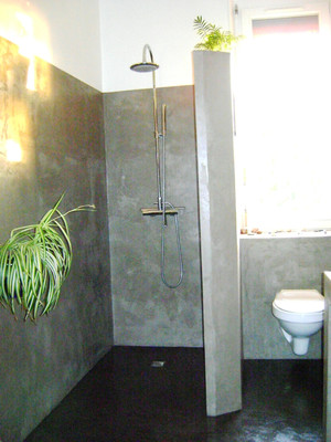 douche béton ciré étanche salle de bain en béton ciré par Les Bétons de Clara spécialistes du béton ciré dans la salle de bain
