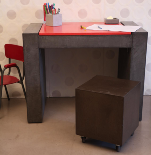 bureau-amenagement-sur-mesure-en-beton-cire-ambiance-contemporaine-maison-moderne-beton-decoartif-resine-les-betons-de-clara